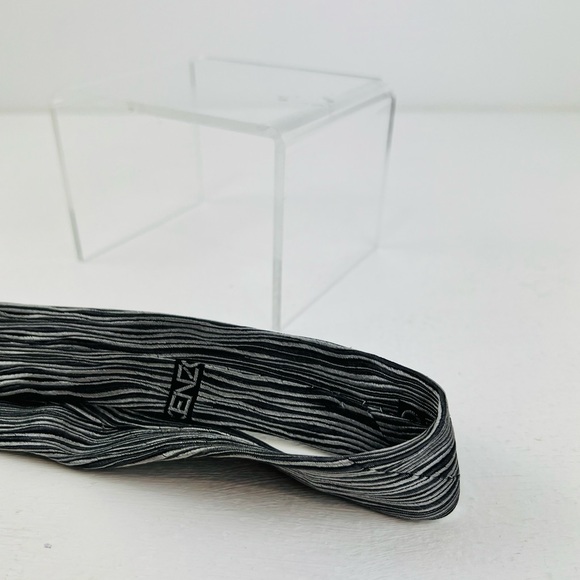 Kenzo Y2K Black And White Zebra Wavy Abstract Silk Formal Tie - Picture 7 of 7